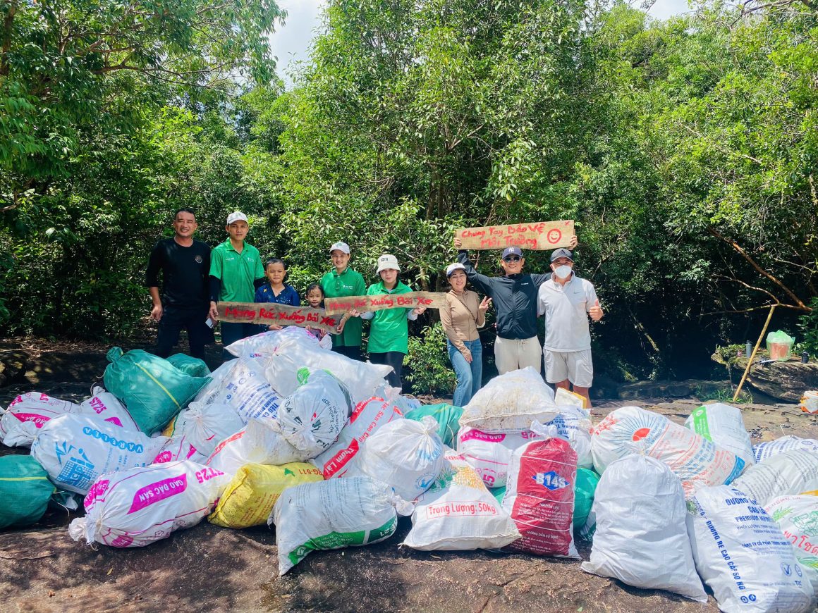 Xóa Một Điểm Đen Rác Tại Suối Tiên – Chặng Đường 650m Gánh Nặng Rác Và Tinh Thần Trách Nhiệm Với Thiên Nhiên